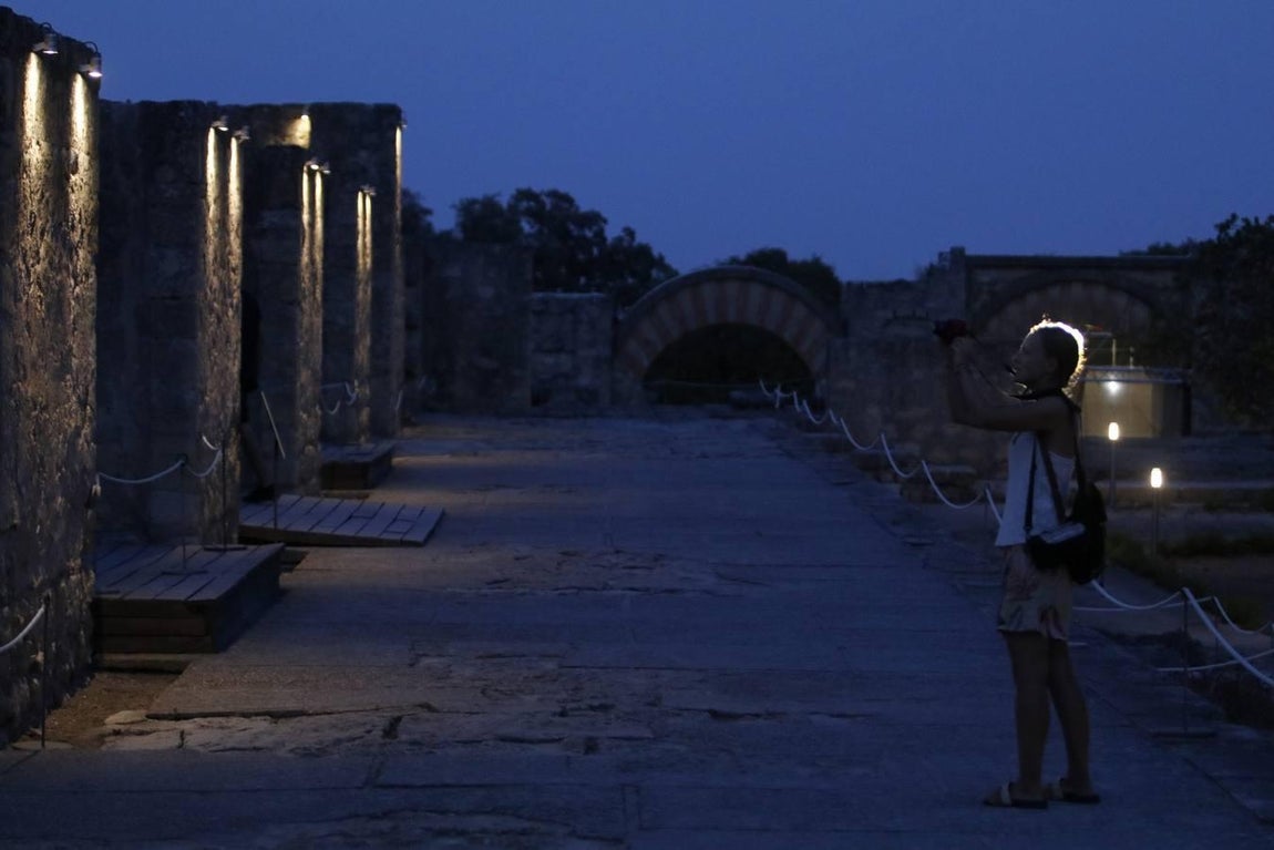 El espectáculo nocturno de Medina Azahara, en imágenes