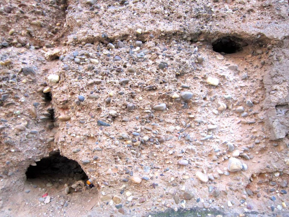 En imágenes, el proyecto de restauración de la muralla de la Macarena y su situación actual