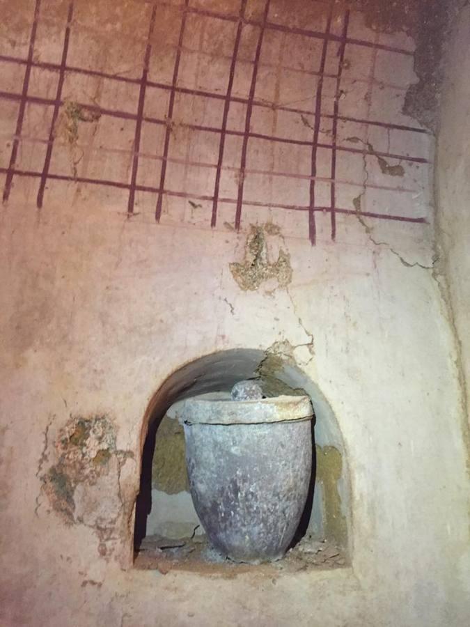 En imágenes: El mausoleo funerario hallado en una vivienda de Carmona