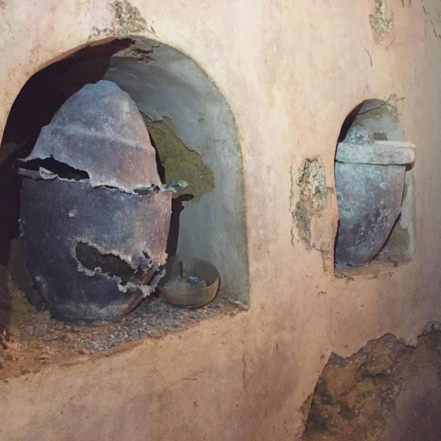 En imágenes: El mausoleo funerario hallado en una vivienda de Carmona