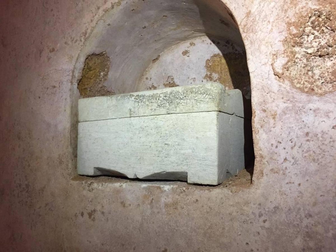 En imágenes: El mausoleo funerario hallado en una vivienda de Carmona