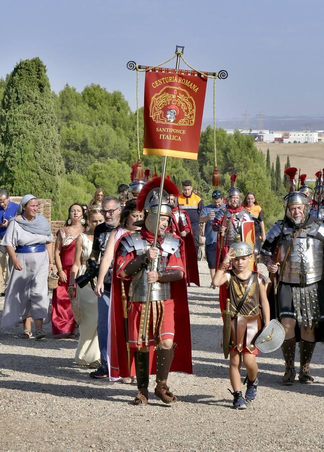 En imágenes, desfile de legionarios por el II Día de la Romanidad en Itálica