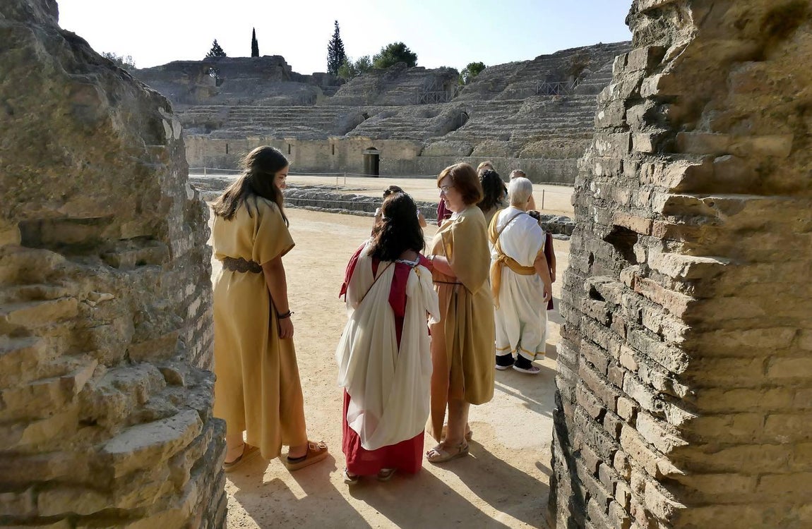 En imágenes, desfile de legionarios por el II Día de la Romanidad en Itálica