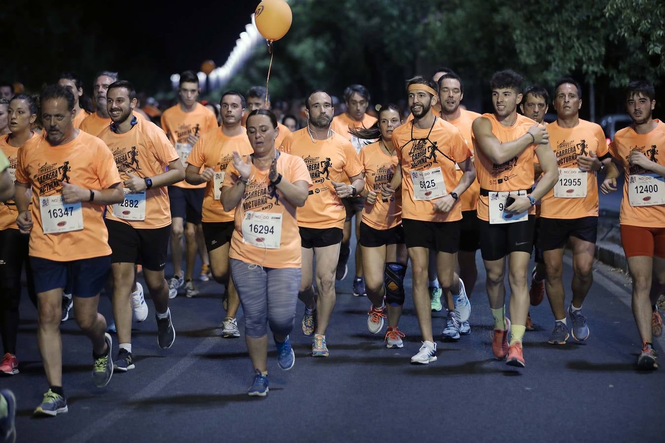 Más de 20.000 corredores inundan Sevilla en la KH-7 Carrera Nocturna 2019