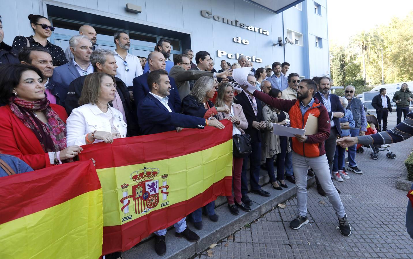 La concentración en Córdoba de apoyo a los policías en Cataluña, en imágenes
