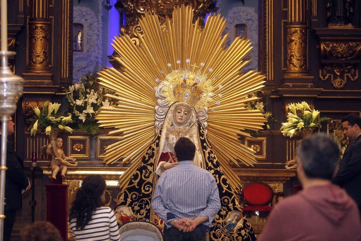 Besamanos a la Virgen de los Dolores