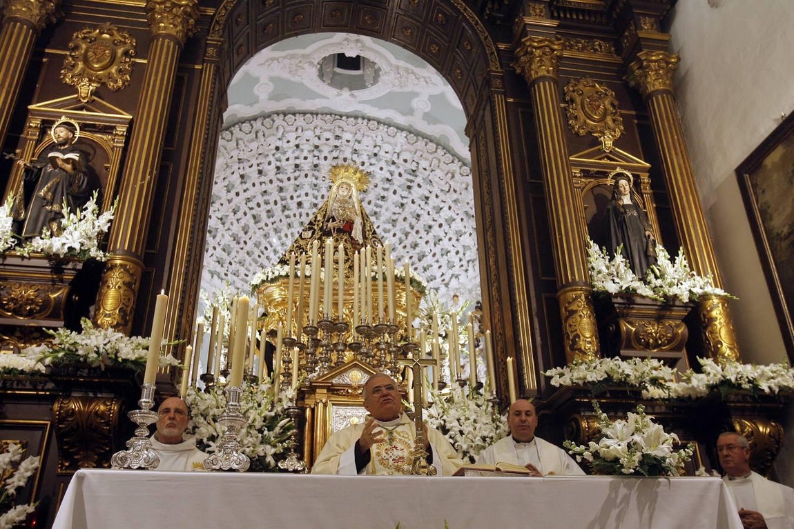 El obispo, Demetrio Fernández, en la misa del Viernes de Dolores