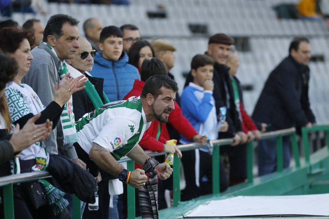 El ambiente en las gradas del Córdoba-Mérida, en imágenes