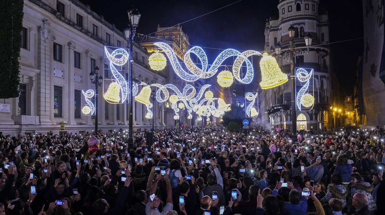 Fotogalería: Sevilla luce ya su alumbrado navideño