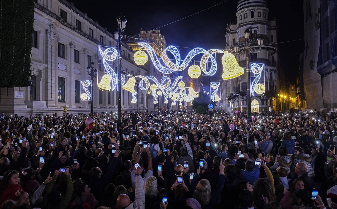 Fotogalería: Sevilla luce ya su alumbrado navideño