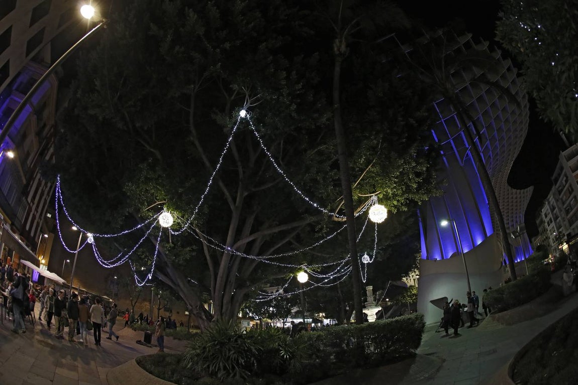 Fotogalería: Sevilla luce ya su alumbrado navideño