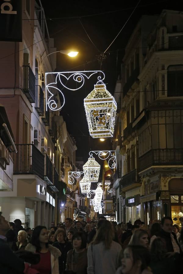 Fotogalería: Sevilla luce ya su alumbrado navideño