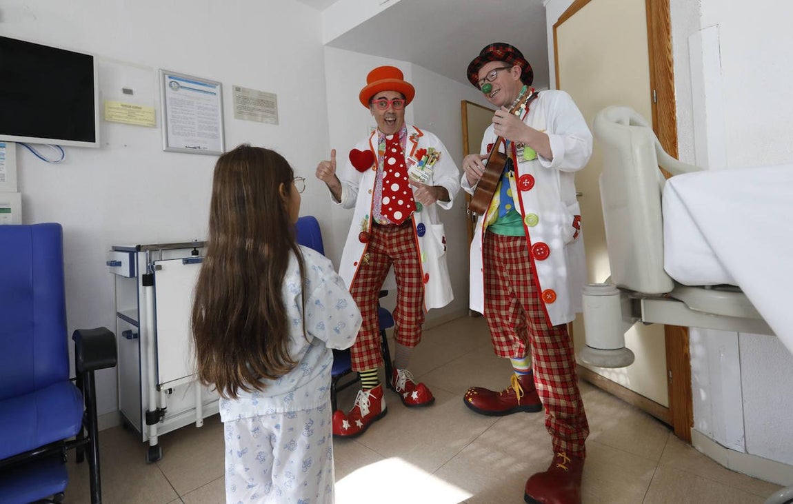 La labor de los expertos del Reina Sofía en cálculo renal en niños, en imágenes