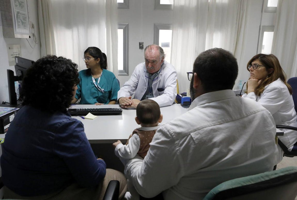 La labor de los expertos del Reina Sofía en cálculo renal en niños, en imágenes