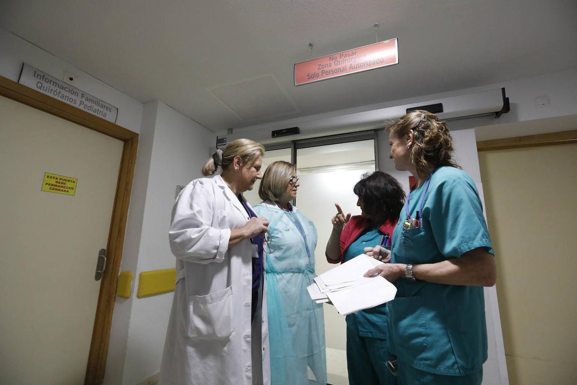 La labor de los expertos del Reina Sofía en cálculo renal en niños, en imágenes