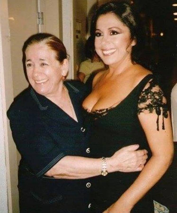 Doña Ana, apoyo permanente. Pantoja tiene una relación muy estrecha con su madre, Ana Martín, que ha sido su apoyo en los momentos difíciles. La cantante mantuvo a su familia tras la temprana muerte de su padre