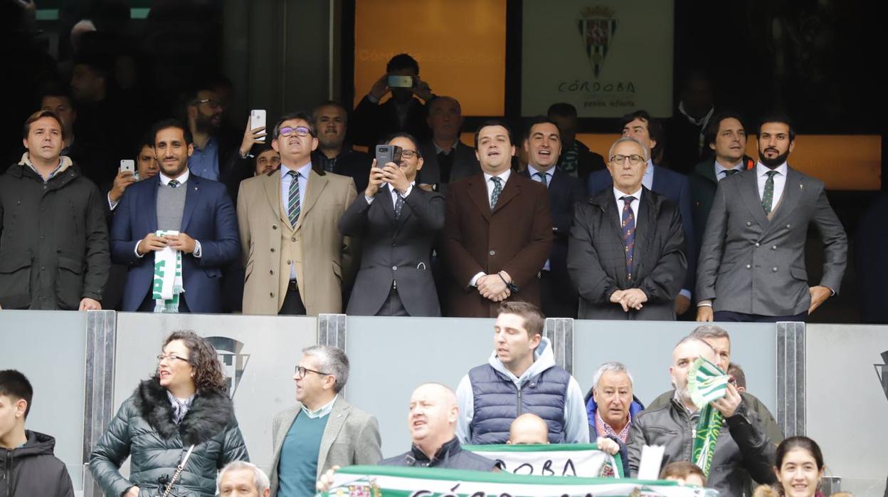 El ambiente navideño en la grada del Córdoba CF-Marbella
