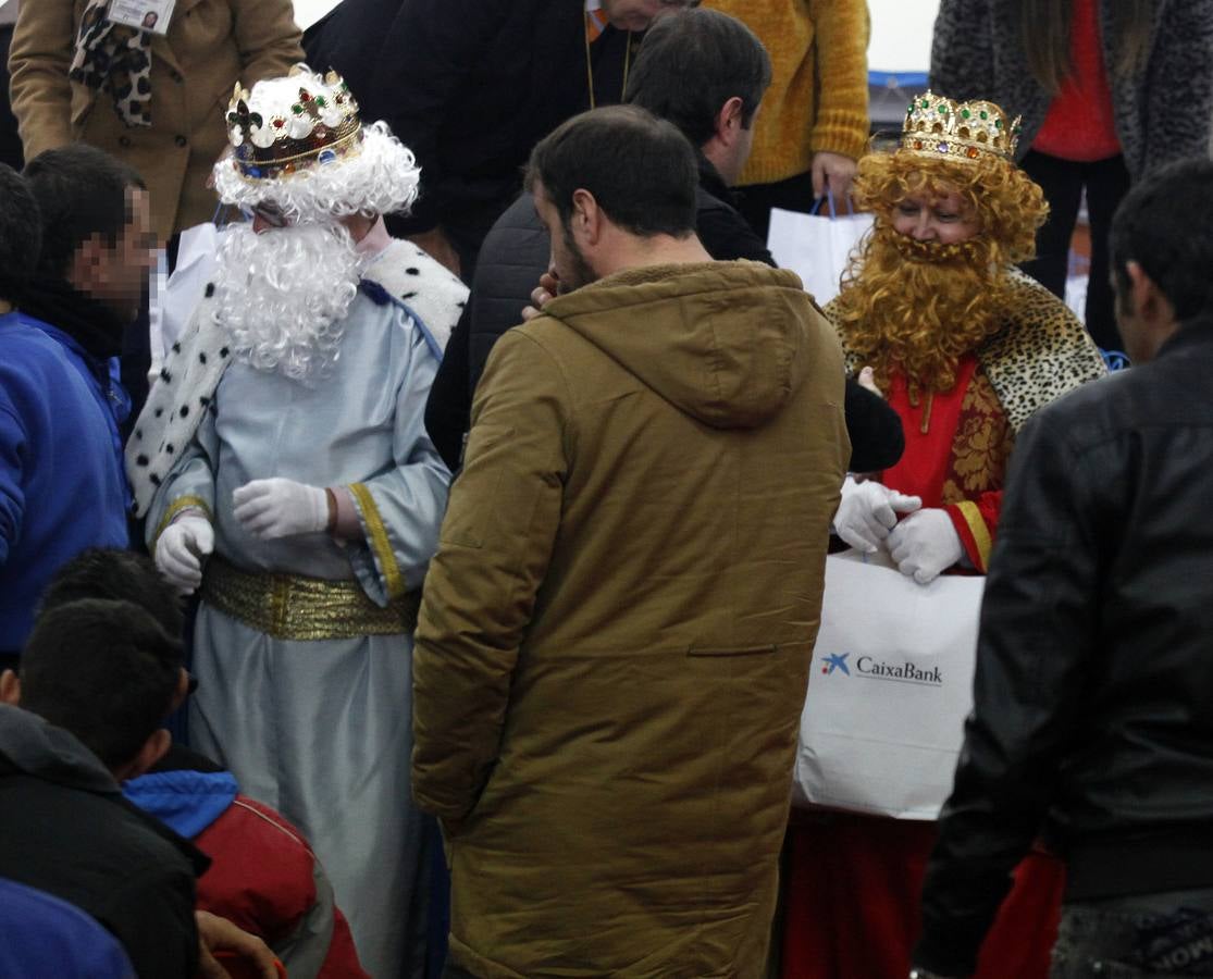 En imágenes, visita de los Reyes Magos al centro penitenciario Sevilla I