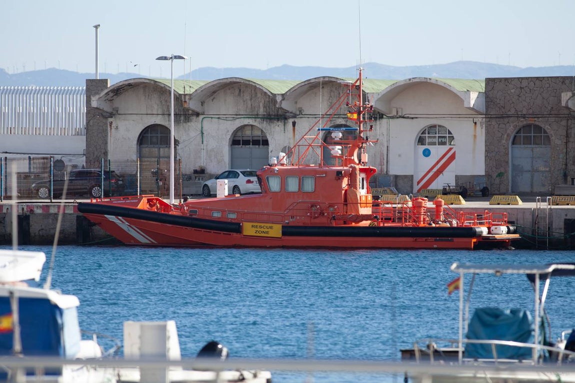 Instalan un sonar y un robot submarino en el «Clara Campoamor» para buscar el «Rúa Mar»