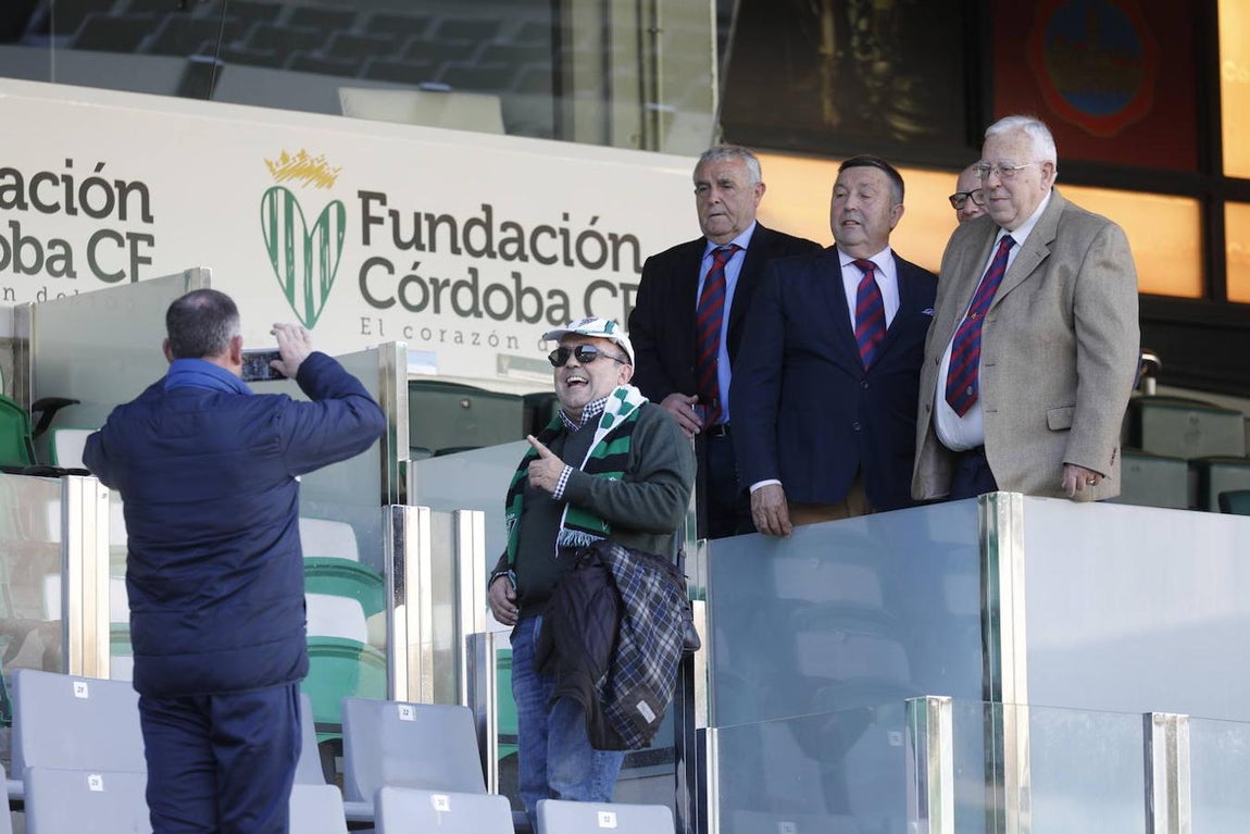 El ambiente en la grada del Córdoba-Yeclano, en imágenes
