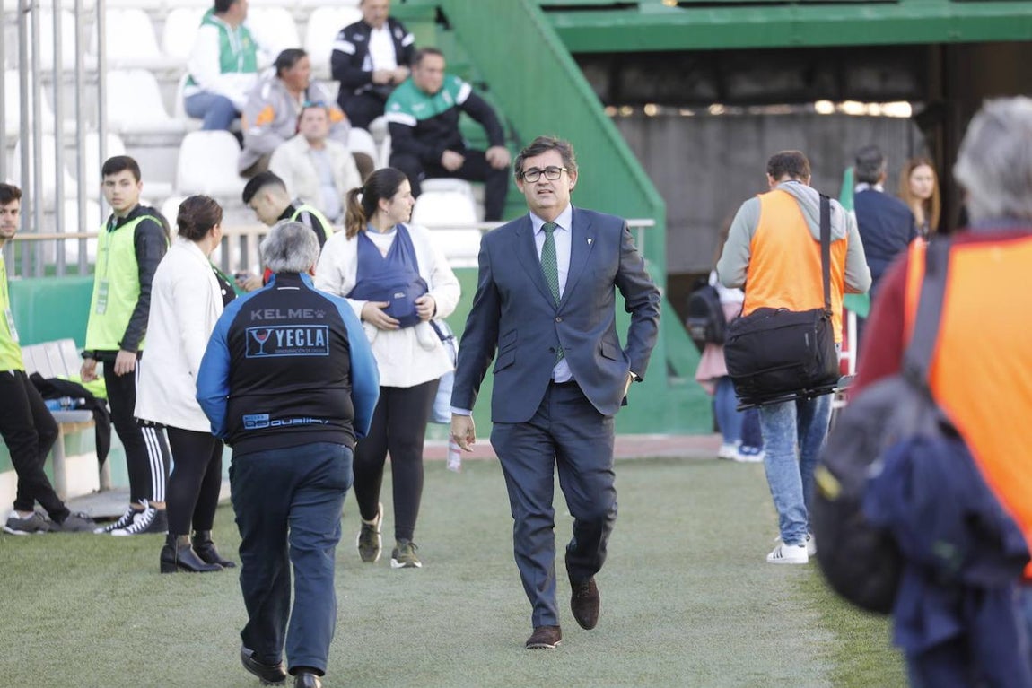 El ambiente en la grada del Córdoba-Yeclano, en imágenes