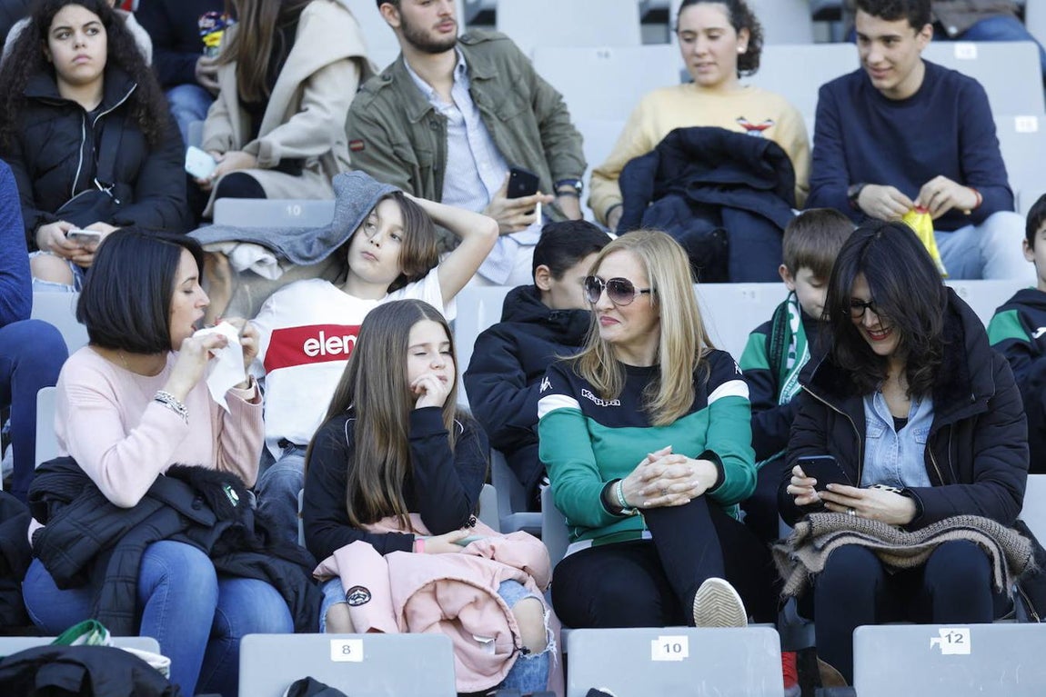 El ambiente en la grada del Córdoba-Yeclano, en imágenes