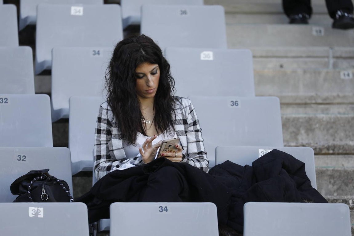 El ambiente en la grada del Córdoba-Yeclano, en imágenes