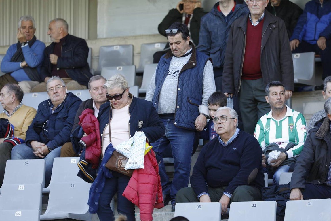 El ambiente en la grada del Córdoba-Yeclano, en imágenes