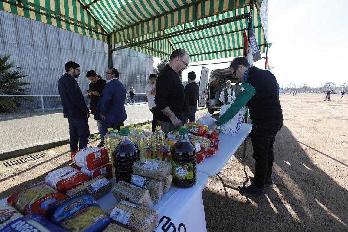 El ambiente en la grada del Córdoba-Yeclano, en imágenes