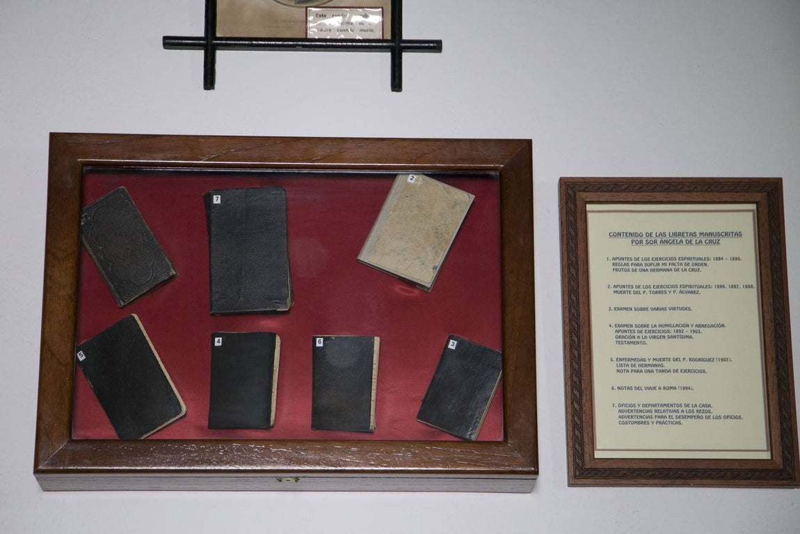 Cientos de personas rinden homenaje a Santa Ángela de la Cruz en Sevilla