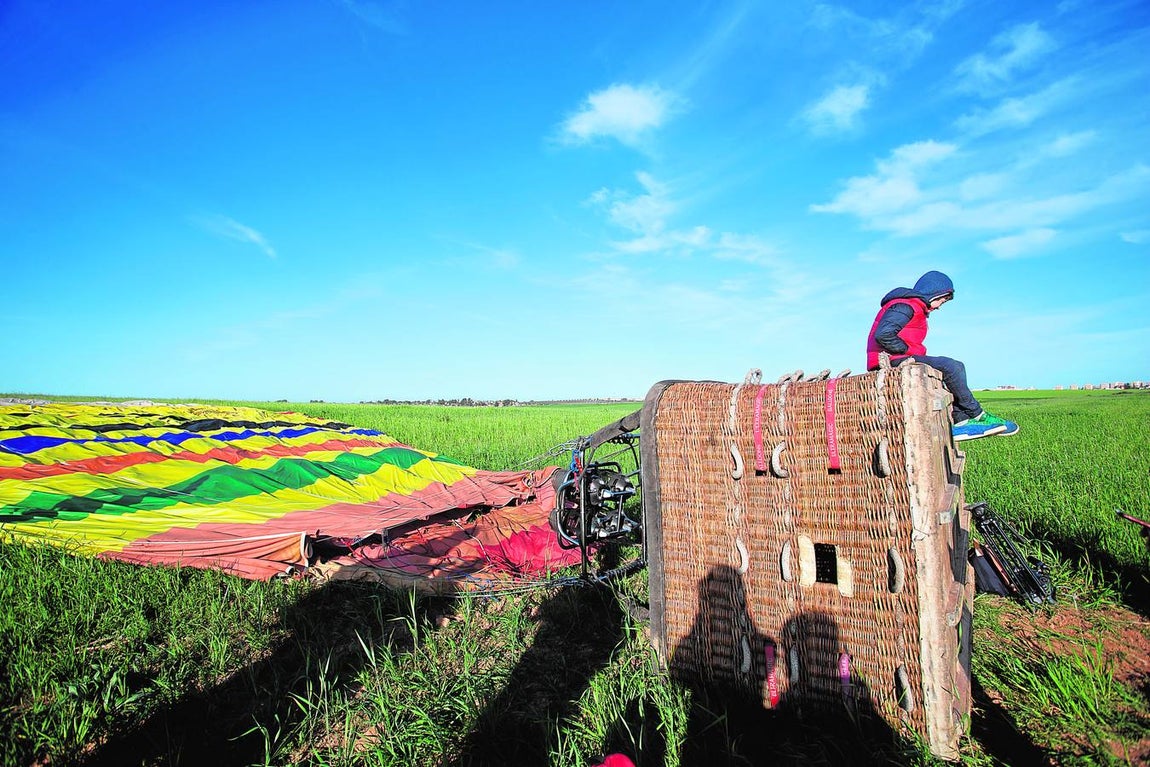 En imágenes, helicópteros y cazas del Ejército del Aire al cielo de Sevilla