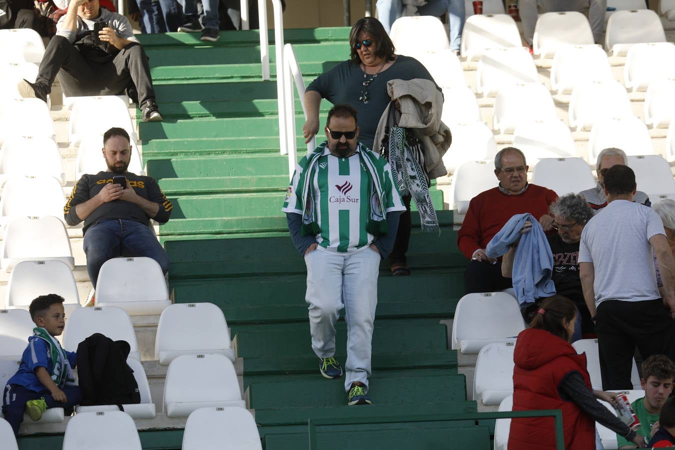 El ambiente en la grada del Córdoba CF-Cartagena, en imágenes