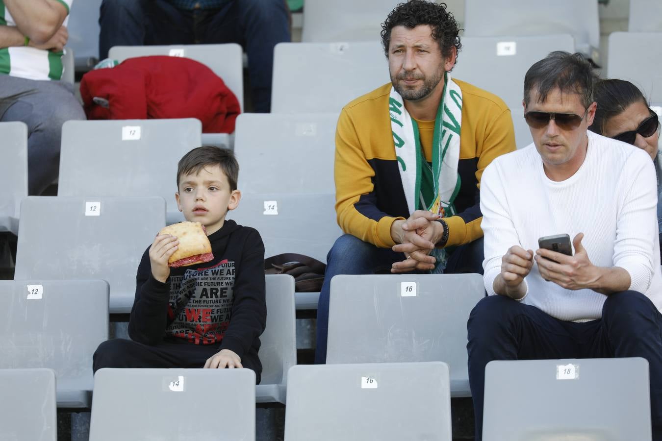 El ambiente en la grada del Córdoba CF-Cartagena, en imágenes