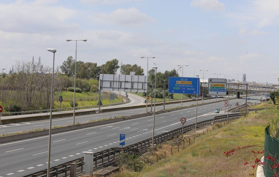 Coronavirus en Sevilla: carreteras desiertas, en cumplimiento del estado de alarma