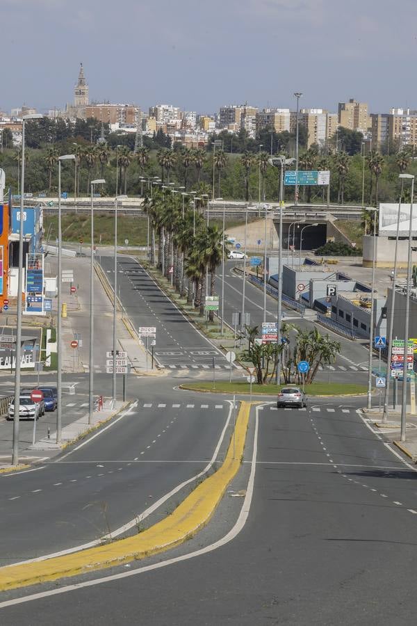Coronavirus en Sevilla: carreteras desiertas, en cumplimiento del estado de alarma
