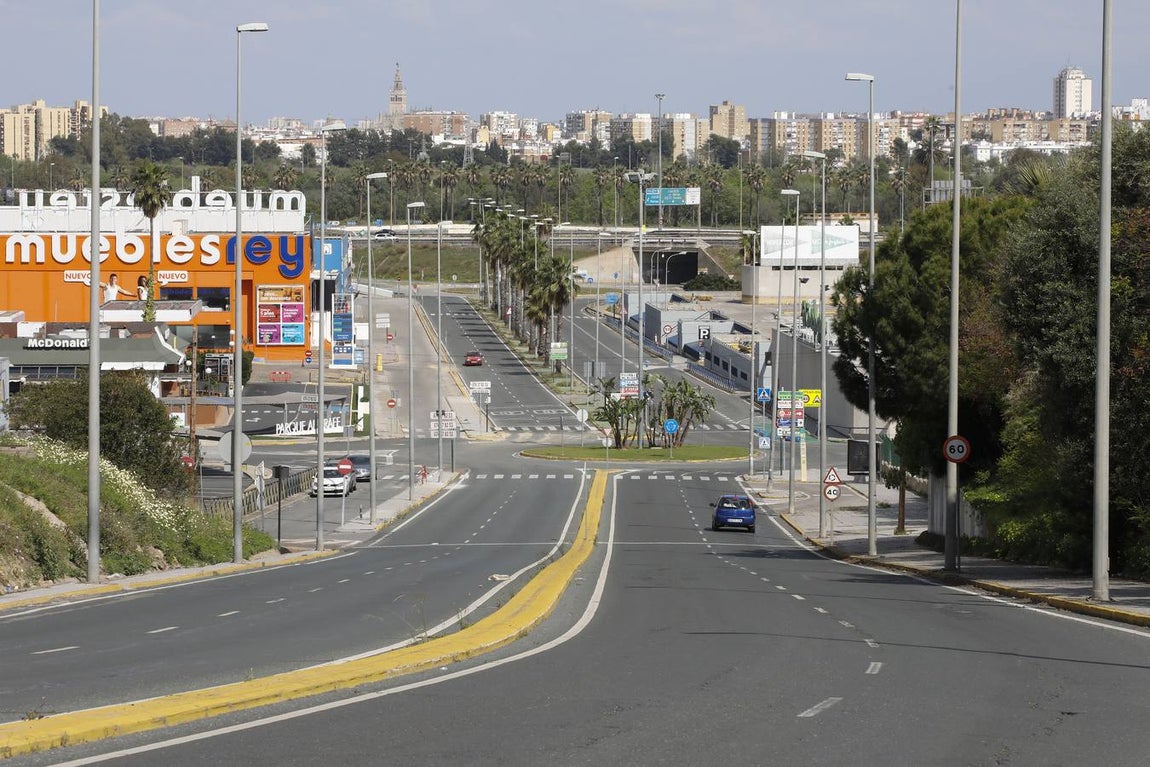 Coronavirus en Sevilla: carreteras desiertas, en cumplimiento del estado de alarma