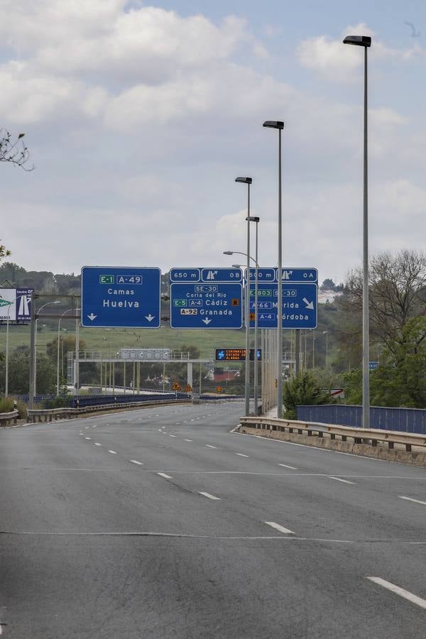 Coronavirus en Sevilla: carreteras desiertas, en cumplimiento del estado de alarma
