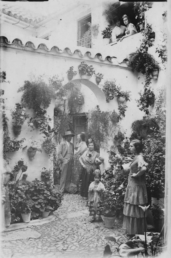 Patios de Córdoba | Una mirada en blanco y negro por una belleza centenaria