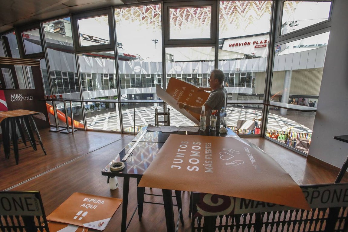 Los centros comerciales de Sevilla, preparados para abrir este lunes