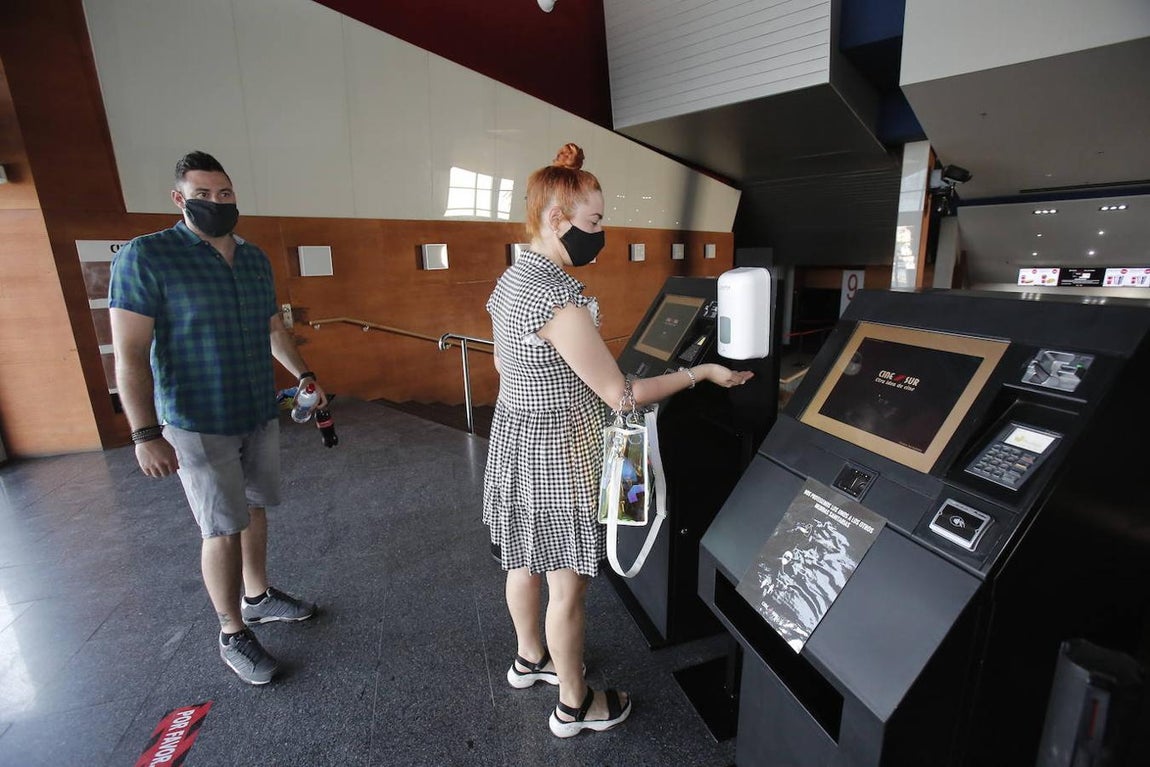 En imágenes, la reapertura de las salas de cine en Córdoba