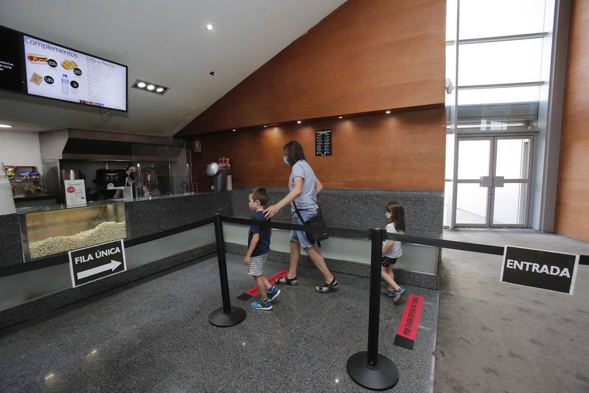 En imágenes, la reapertura de las salas de cine en Córdoba