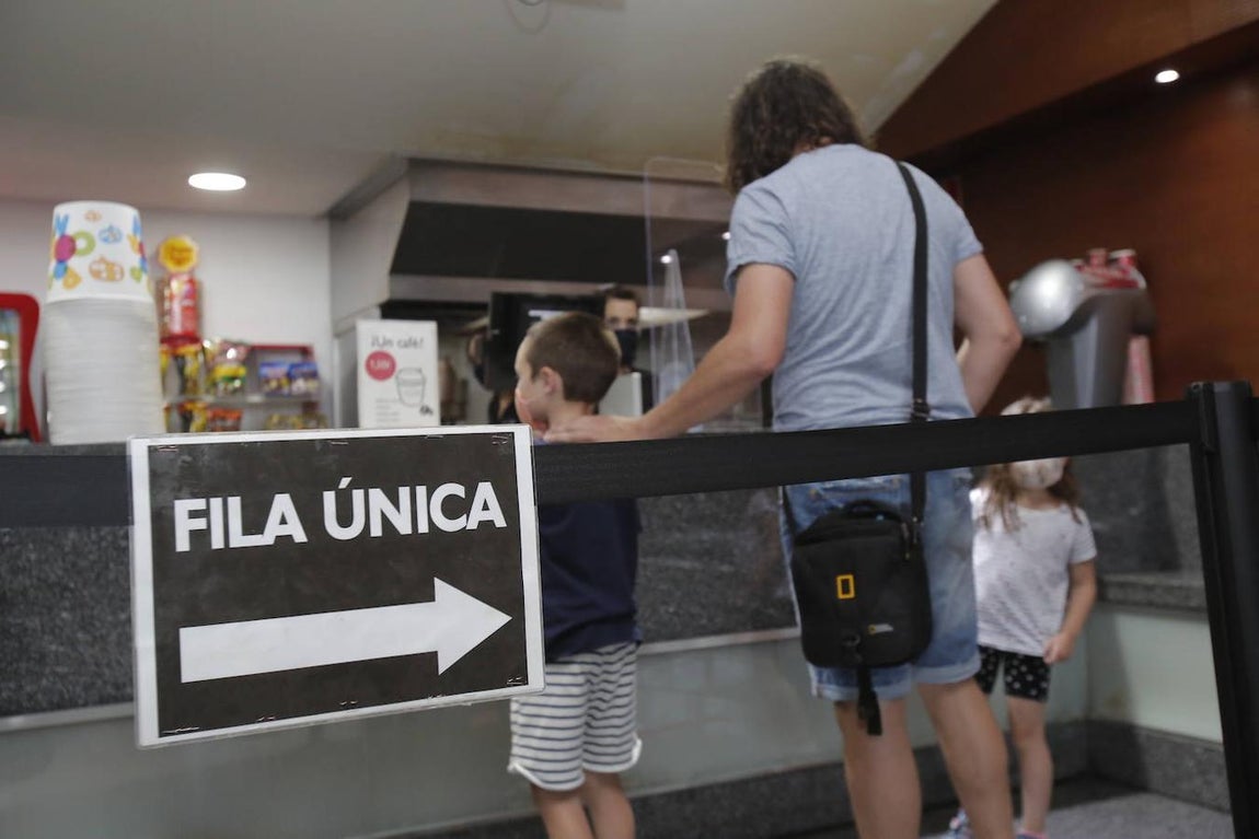 En imágenes, la reapertura de las salas de cine en Córdoba