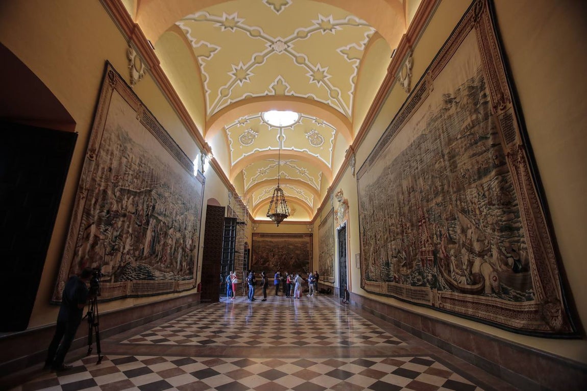 Vuelve a poder visitarse el Salón de los Tapices del Real Alcázar de Sevilla