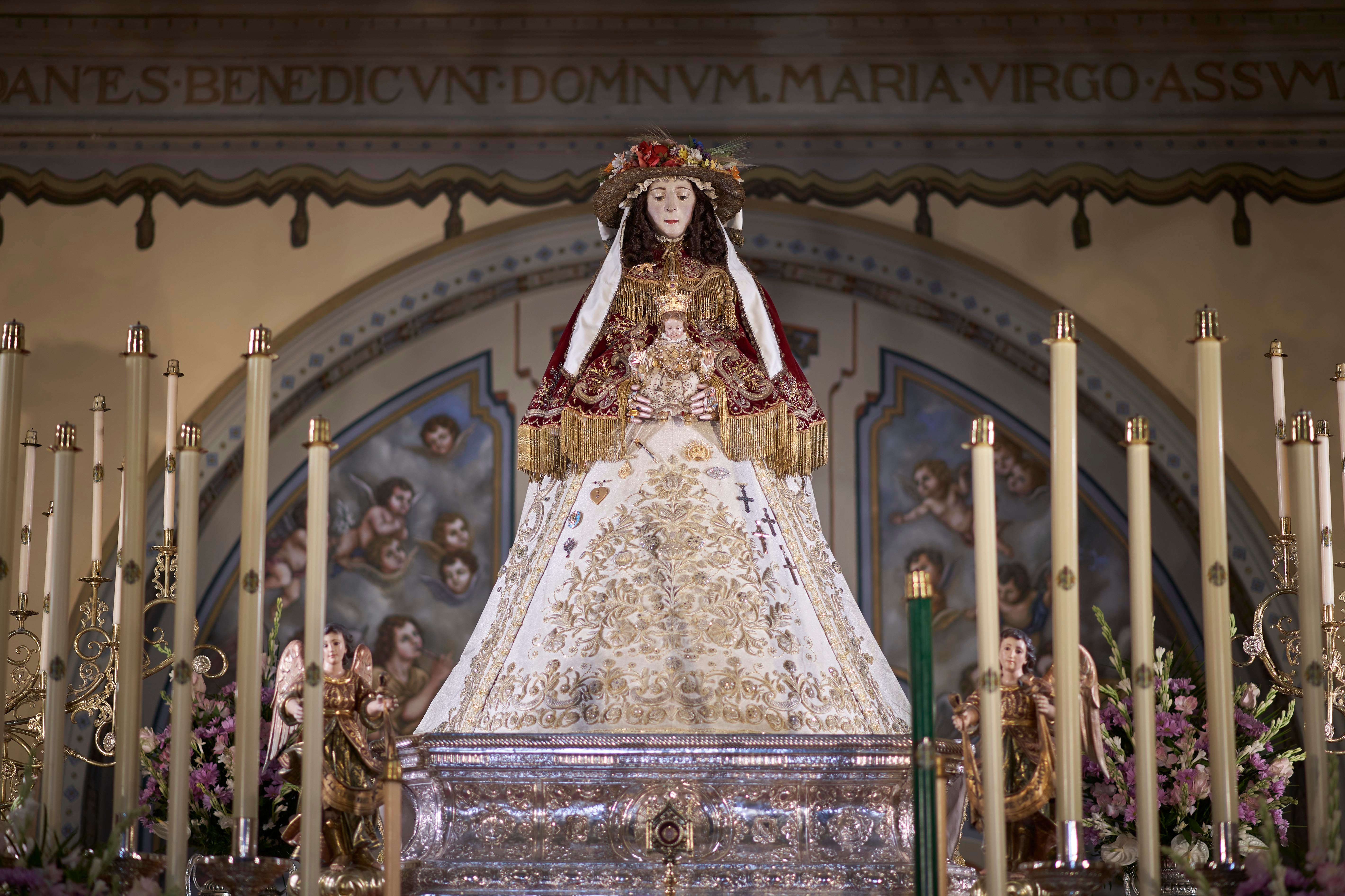 La Virgen del Rocío vestida de pastora, en imágenes