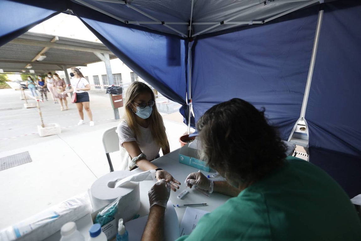 En imágenes, los test en la Escuela de Magisterio «Sagrado Corazón» de Córdoba