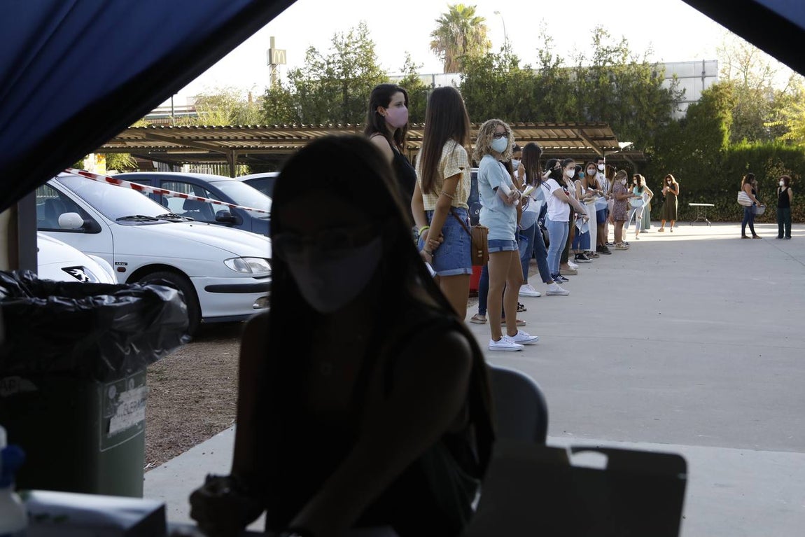 En imágenes, los test en la Escuela de Magisterio «Sagrado Corazón» de Córdoba