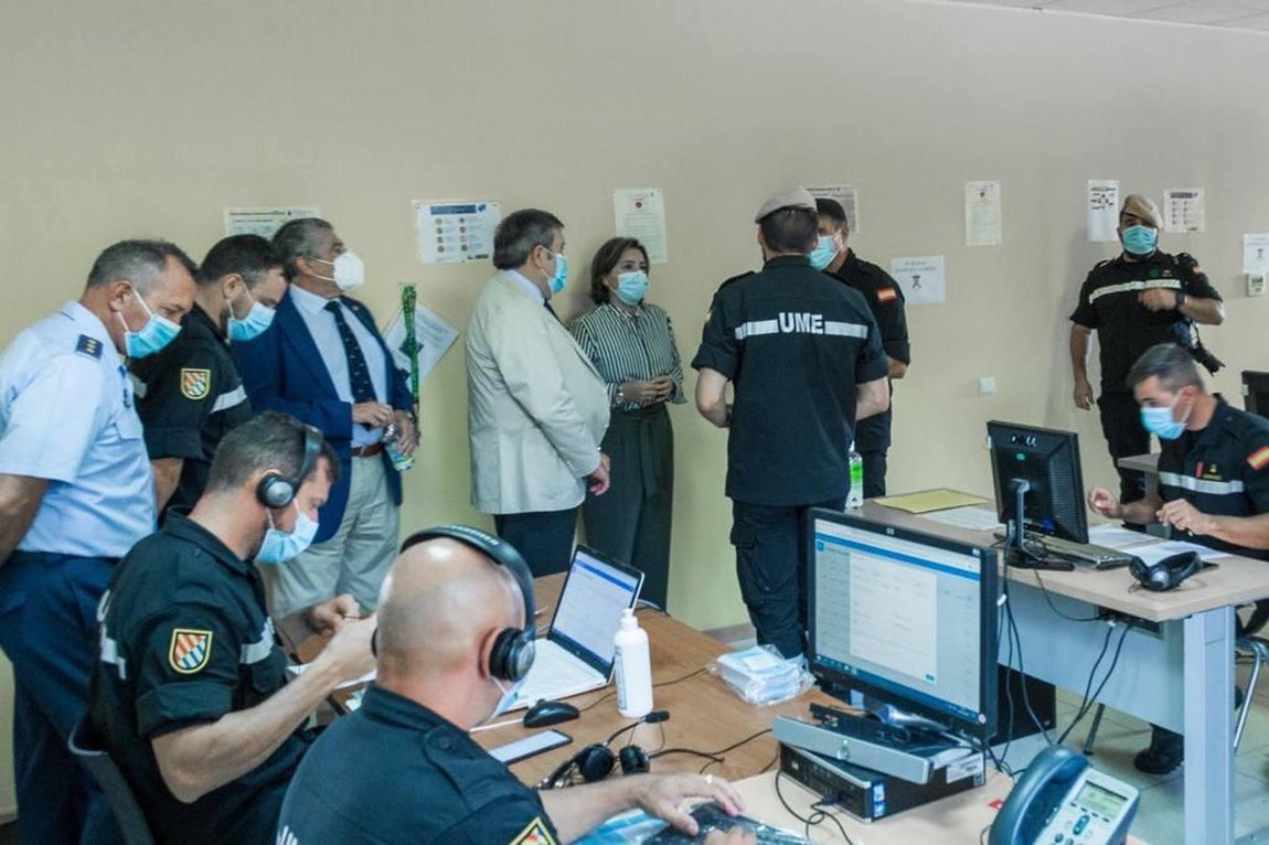 Visita de la delegada del Gobierno en Andalucía a los rastreadores de la UME