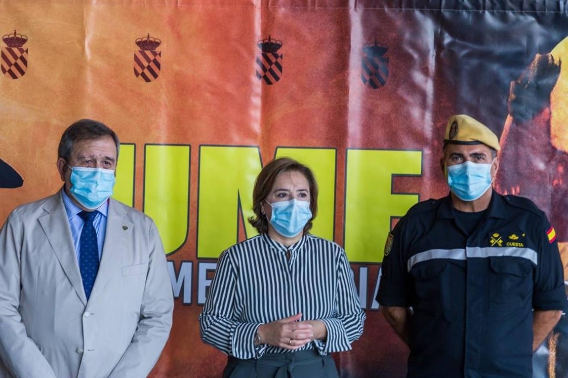 Visita de la delegada del Gobierno en Andalucía a los rastreadores de la UME