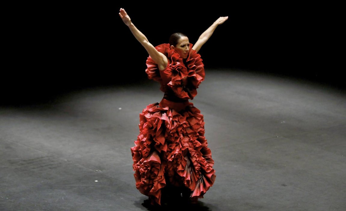 Ana Morales baila «En la cuerda floja» en la Bienal de Flamenco de Sevilla