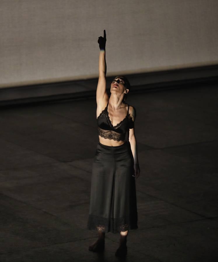 Ana Morales baila «En la cuerda floja» en la Bienal de Flamenco de Sevilla